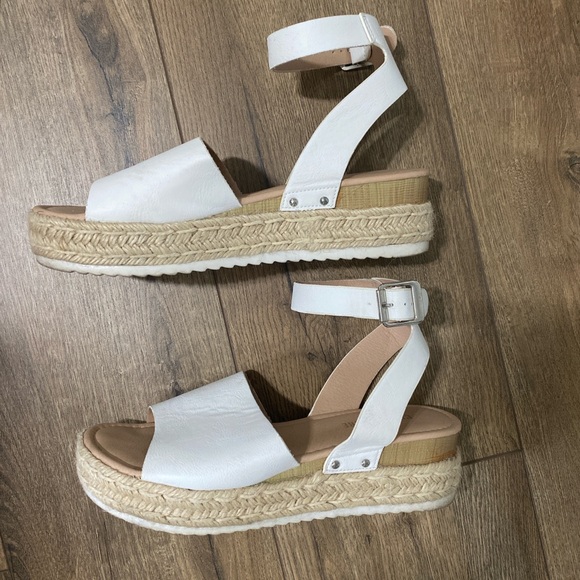 Cushionaire espadrille platform sandals - Picture 4 of 4